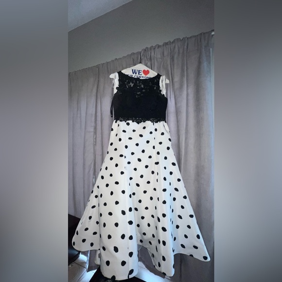 Sherri Hill dress size 4 - Picture 2 of 6